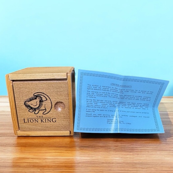 ✨ Disney The Lion King Wooden Watch Box + Warranty Insert – No Watch - Picture 1 of 9